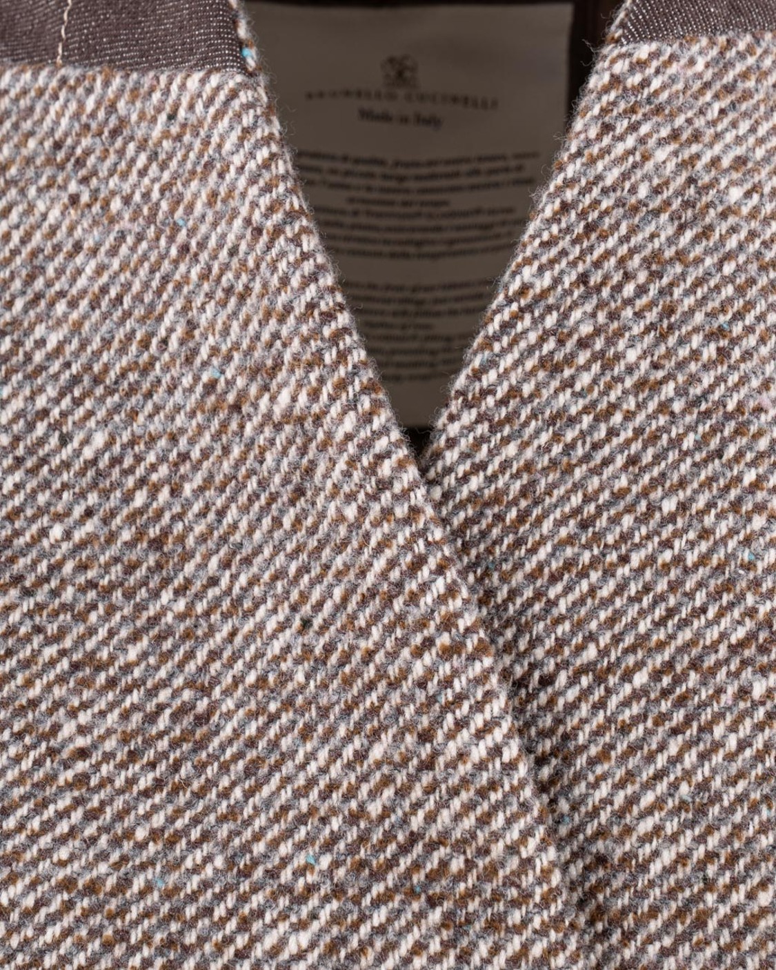 shop BRUNELLO CUCINELLI  Cappotto: Brunello Cucinelli cappotto in diagonale mélange di lana vergine e seta.
Cintura da annodare removibile.
Fodera in crêpe misto seta.
Rever sciallato.
Taschino su petto.
Tasche basse.
Polsini con bottoni.
Spacco singolo su retro.
Decorazione in monile Nickel-free.
Composizione: 73% LANA VERGINE, 22% SETA, 5% POLIAMMIDE.
Made in Italy.. MG5319932-C6321 number 9188391